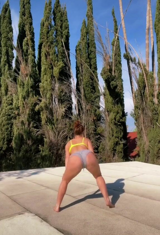 4. Guapísima Mikaila Murphy Enseña El Culo Mientras Hace Twerking