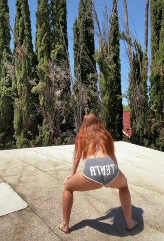 4. Increíble Mikaila Murphy Enseña El Culo Mientras Hace Twerking