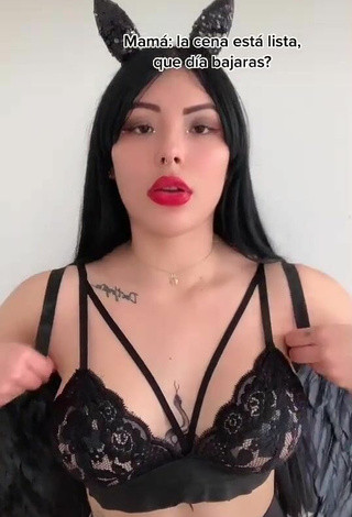 Hermosa Natalia con Sujetador Negro