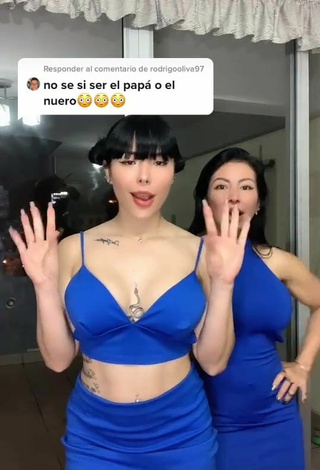 5. Caliente Natalia Con Vestido Azul