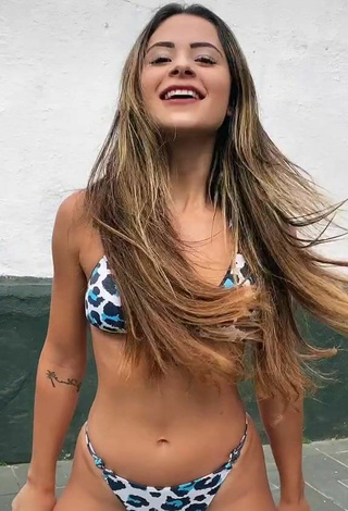 2. Nathalia Valente Con Atractivos Bikini