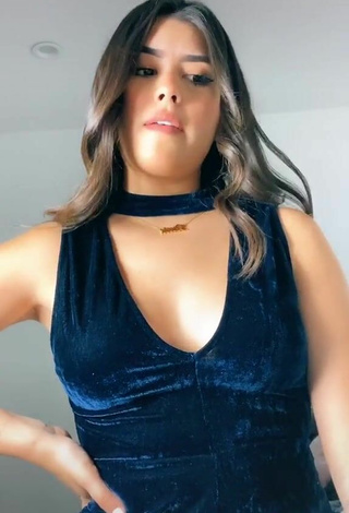 3. Hermosa Nicole García Con Vestido Azul