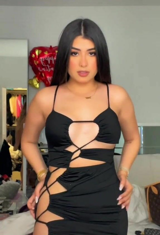 Más caliente Nicole García con Vestido Negro