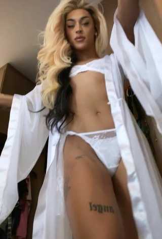 Sexy Pabllo Vittar Enseña el culo