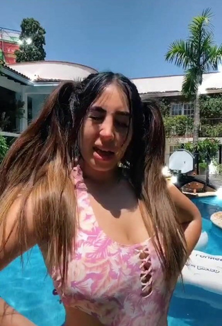 2. Hermosa Ana Daniela Martínez Buenrostro Con Traje De Baño En La Piscina