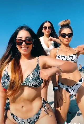 5. Atractiva Ana Daniela Martínez Buenrostro Con Provocativos Bikini En La Playa