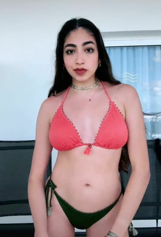 Atractiva Rosalinda Salinas con Seductores Sujetador de Bikini