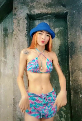 Bonita Ruivinha de Marte con Sujetador de Bikini