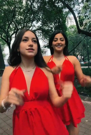 Caliente Shaulaponce2.0 con Vestido Rojo