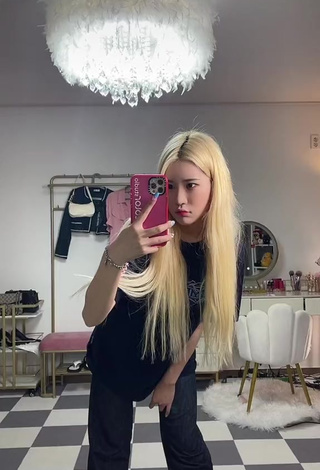 1. Sexy Sia Jiwoo Con Traje De Baño Negro