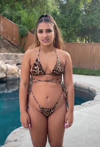 Bonita Sienna Mae Gomez con Bikini Leopardo