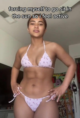 Caliente Sienna Mae Gomez con Bikini