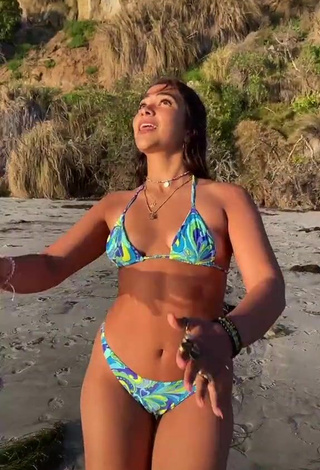 Más caliente Sienna Mae Gomez con Bikini en la playa