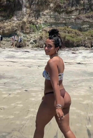 5. Linda Sienna Mae Gomez Enseña El Culo En La Playa