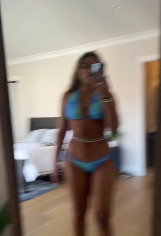 1. Sienna Mae Gomez Con Un Cuerpo En Bikini Linda Azul