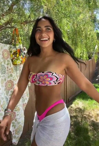 5. Sienna Mae Gomez Enseña Increíble Bikini