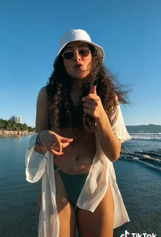 5. Cariño Sofia Mata Con Sensuales Bikini En La Playa