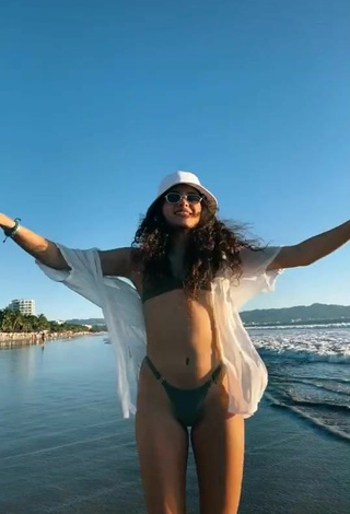 6. Cariño Sofia Mata Con Sensuales Bikini En La Playa