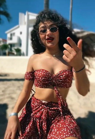 6. Sexy Sofia Mata Con Top Corto En La Playa