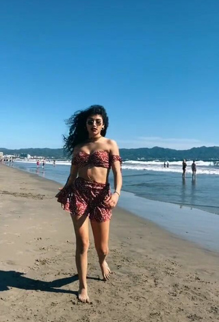 1. Más Caliente Sofia Mata Con Top Corto En La Playa