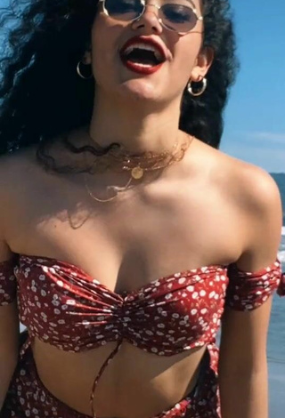 Más caliente Sofia Mata con Top Corto en la playa