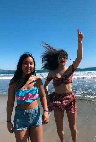 6. Hermosa Sofia Mata Con Top Corto En La Playa