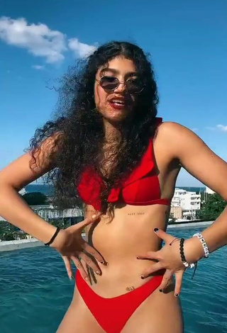 Maravillosa Sofia Mata con Bikini Rojo