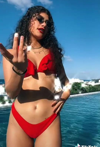 4. Preciosa Sofia Mata Con Bikini Rojo