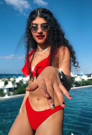 5. Preciosa Sofia Mata Con Bikini Rojo