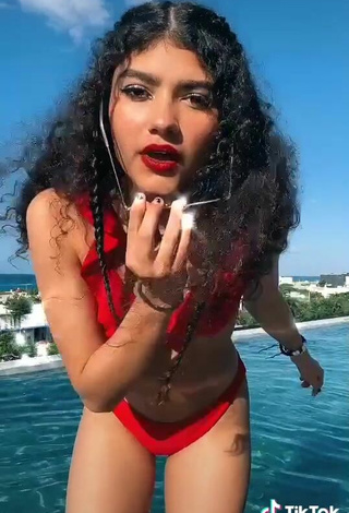 6. Preciosa Sofia Mata Con Bikini Rojo