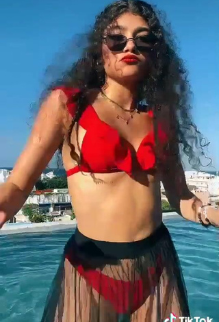 4. Elegante Sofia Mata Con Bikini Rojo