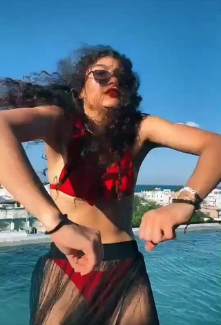 1. Belleza Sofia Mata Con Bikini Rojo