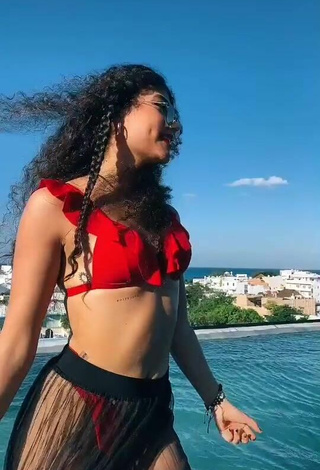 3. Belleza Sofia Mata Con Bikini Rojo