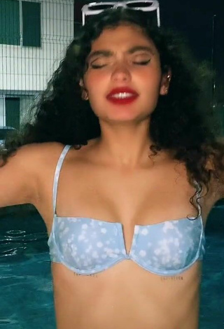 4. Hermosa Sofia Mata Con Bikini En La Piscina