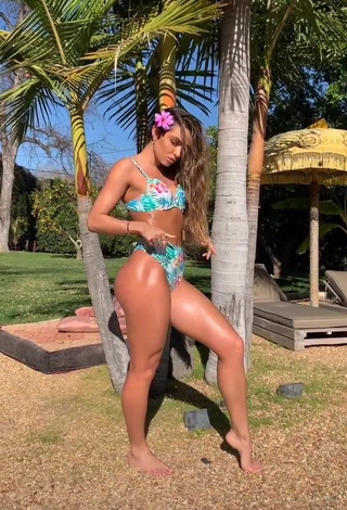 Bonita Sommer Ray con Tanga