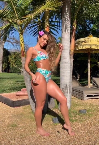 3. Bonita Sommer Ray Con Tanga