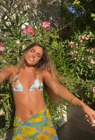 4. Bonita Sommer Ray Con Sujetador De Bikini