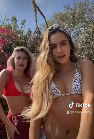 6. Hermosa Sommer Ray Con Sujetador De Bikini