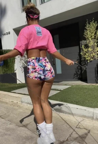 Hermosa Sommer Ray Enseña el culo