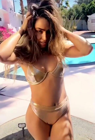 2. Atractiva Sommer Ray Con Provocativos Bikini