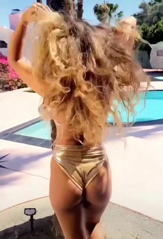 4. Atractiva Sommer Ray Con Provocativos Bikini