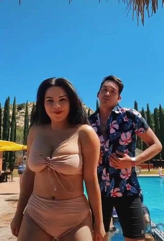 Sexy Lizbeth Rodríguez con Bikini