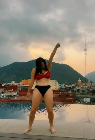 4. Hermosa Lizbeth Rodríguez Con Bikini