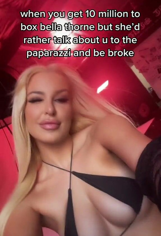 1. Caliente Tana Mongeau Con Mini Bikini Negro