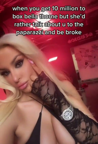 5. Caliente Tana Mongeau Con Mini Bikini Negro