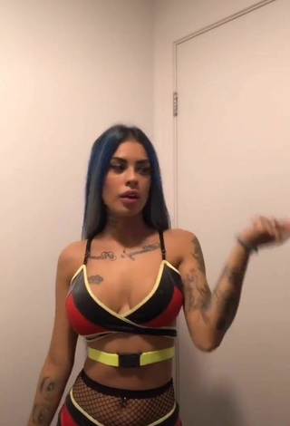 Atractiva MC Tati Zaqui con Provocativos Bikini