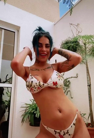 3. Sexy MC Tati Zaqui Enseña El Culo