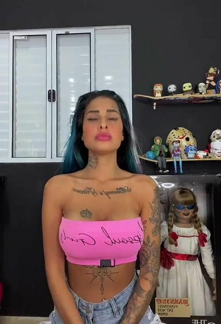 2. Sexy MC Tati Zaqui Con Top Tubo Rosa