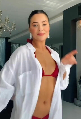 6. Atractiva Tessa Brooks Con Seductores Bikini Rojo