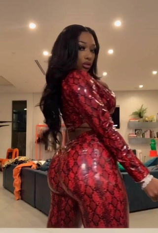 4. Sexy Megan Thee Stallion Enseña El Culo